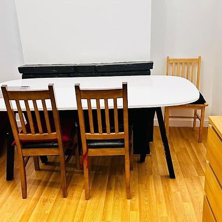 3 Bed House East London Home ภายนอก รูปภาพ