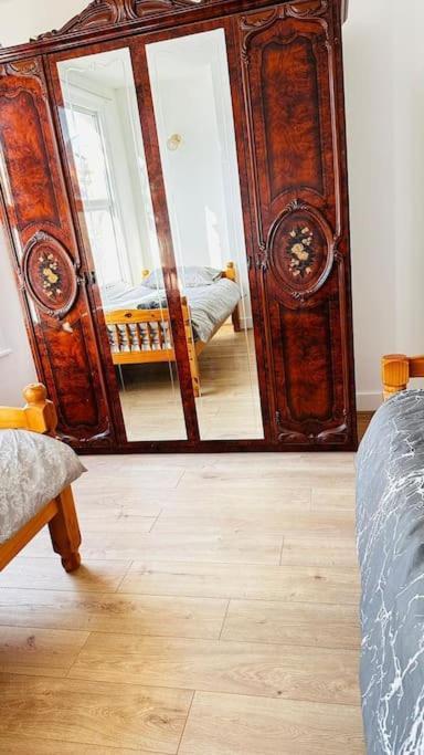 3 Bed House East London Home ภายนอก รูปภาพ