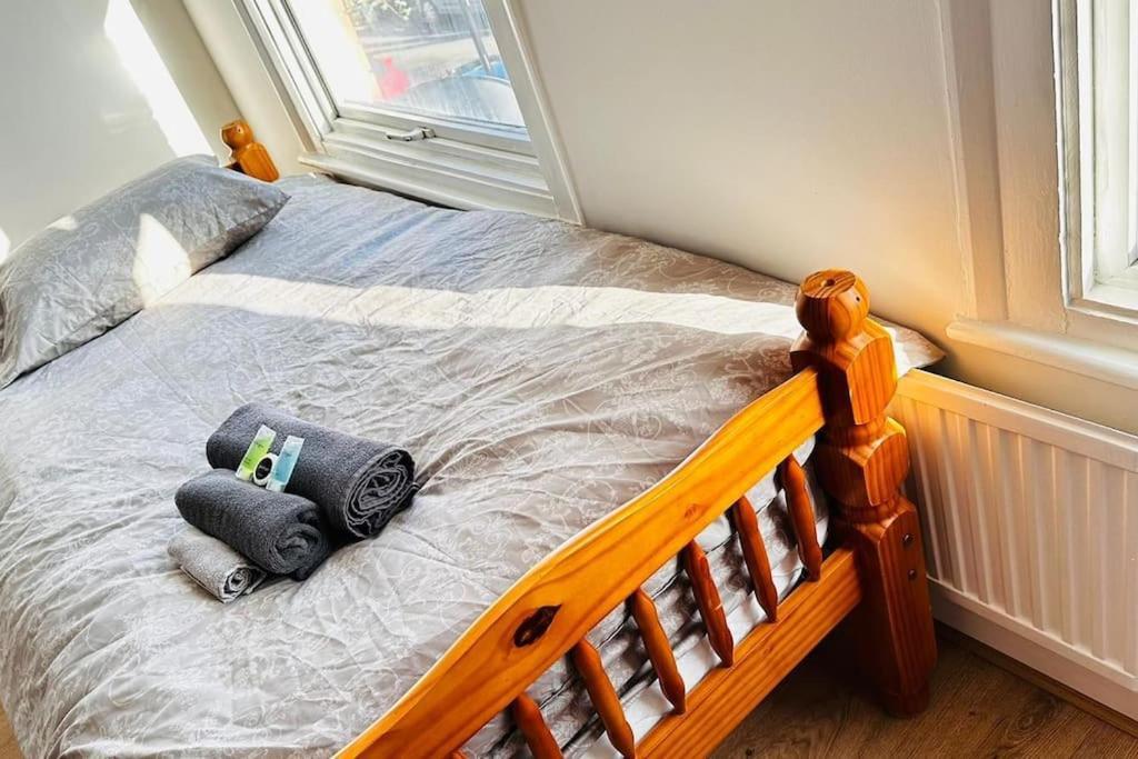 3 Bed House East London Home ภายนอก รูปภาพ