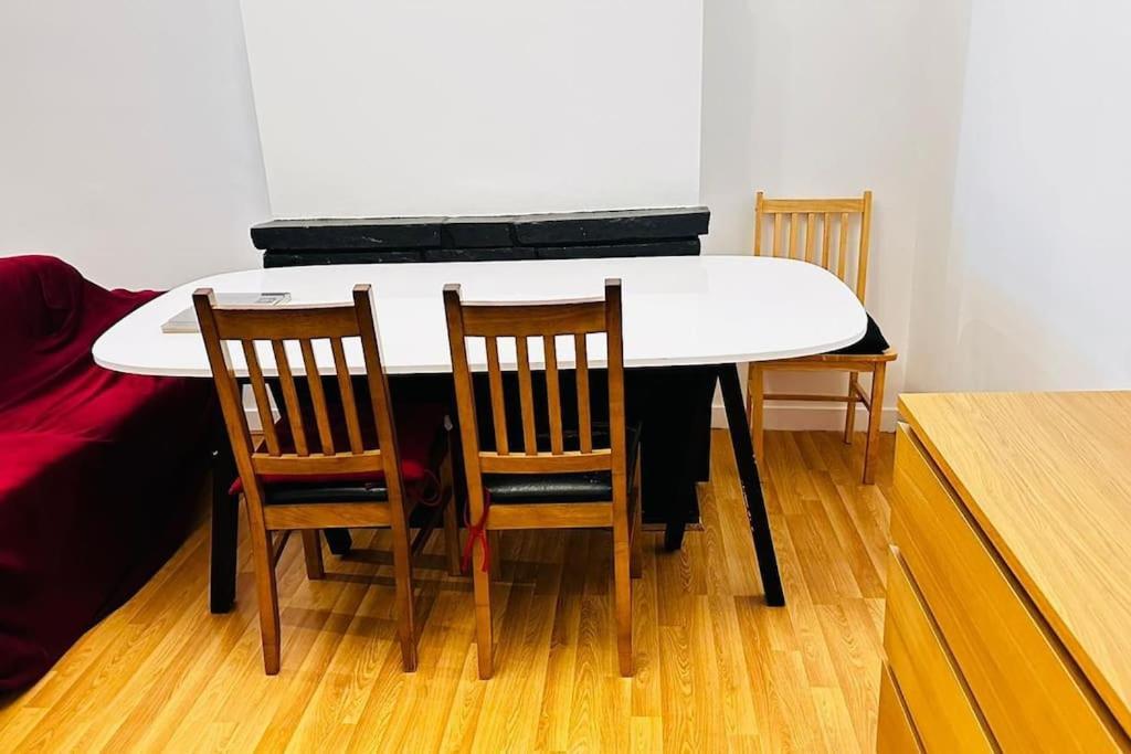 3 Bed House East London Home ภายนอก รูปภาพ