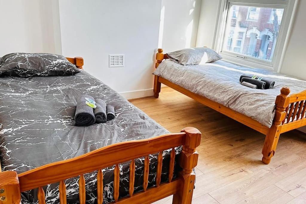 3 Bed House East London Home ภายนอก รูปภาพ
