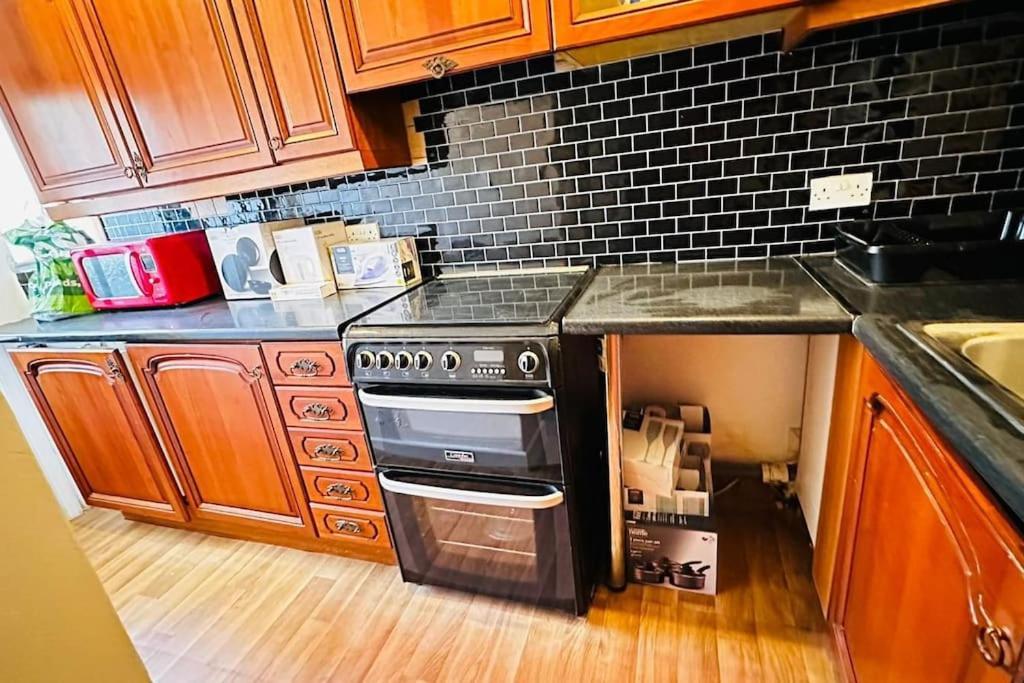 3 Bed House East London Home ภายนอก รูปภาพ
