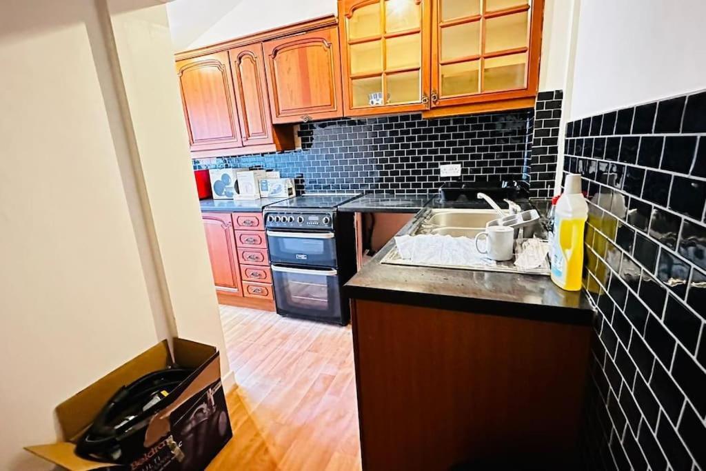 3 Bed House East London Home ภายนอก รูปภาพ